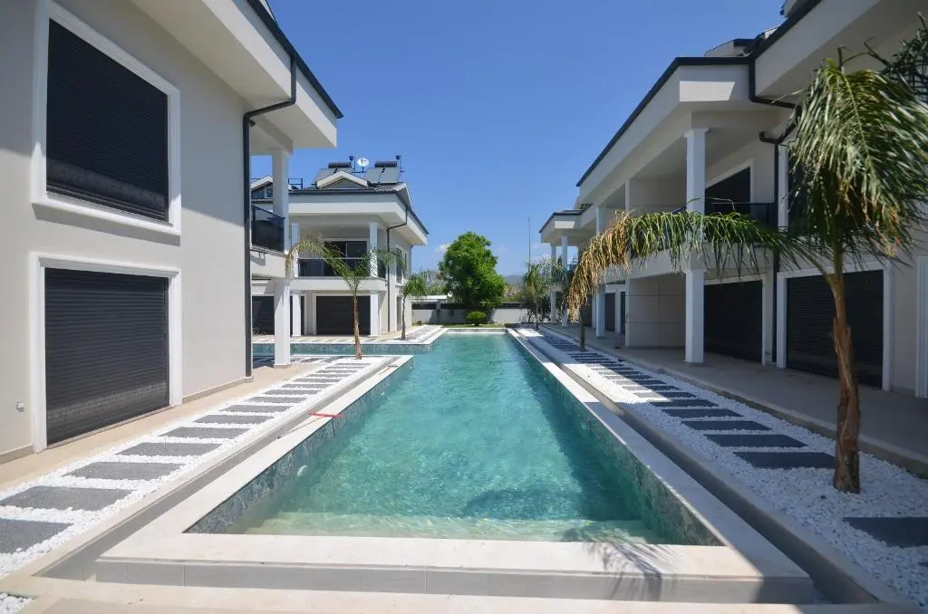 Calis real estate